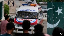 Pakistanyň maglumatyna görä, raketa zarbalary netijesinde sekiz adam ölüp, 35 adam ýaralandy.