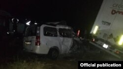 Таластагы жол кырсыгынан кийин тартылган сүрөт. 