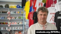 Архіўнае фота. Сяргей Верамеенка ў сваёй горадзенскай краме «Адметнасьць», жнівень 2020 году 