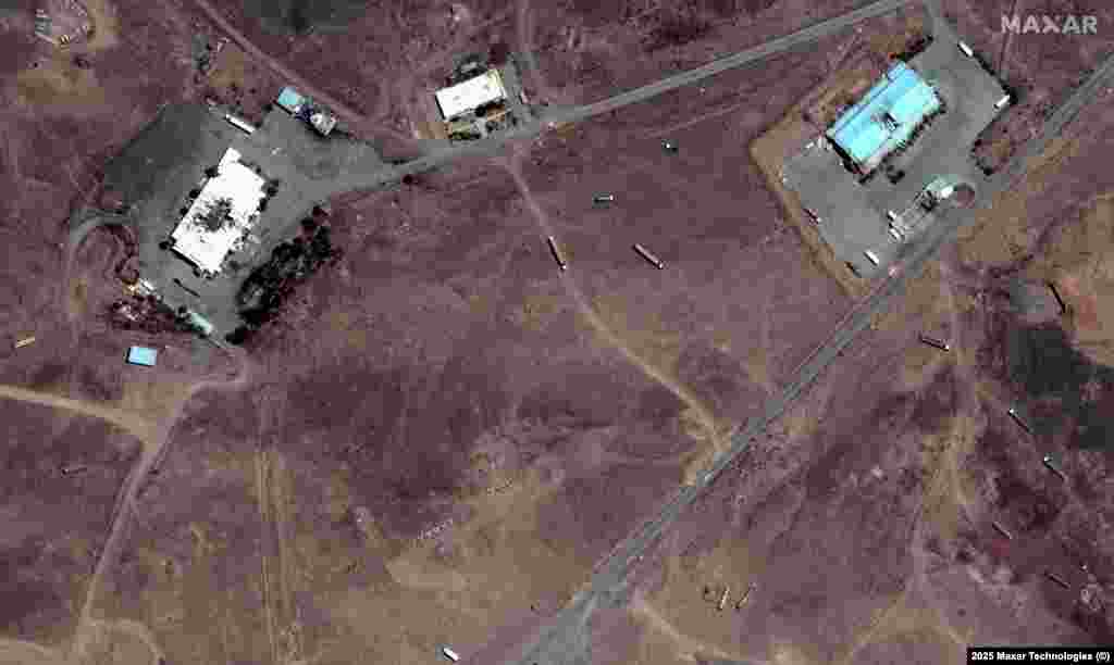 Пашкоджаныя будынкі на вайсковым абʼекце ў Бід-Канэ на паўночным захадзе Ірану