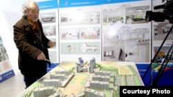 Макет с объектами Универсиады показывают представителям СМИ (фото пресс-службы оргкомитета Универсиады).