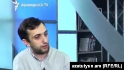 Координатор программ общественной организации «Объединение информированных граждан» Даниел Иоаннисян в студии «Азатутюн ТВ» (архив)
