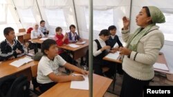 Кыргызстанда мугалимдик кесипти аркалагандардын басымдуу бөлүгү аялдар.