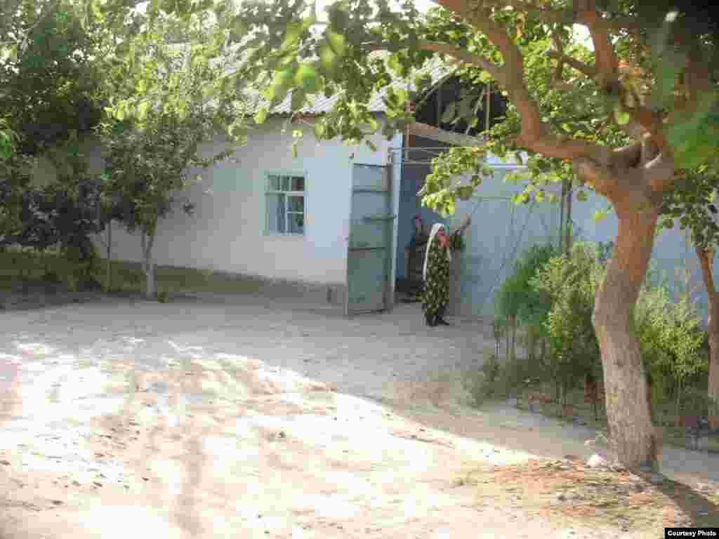 Женщины по прежнему остерегаются незнакомых людей -  consequencies of civil war in Tajikistan (1992-1997)