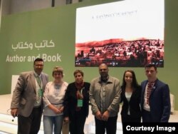 Перед презентацією. Імадеддін Раеф третій справа. Абу-Дабі