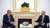 Премьер-министр Армении Никол Пашинян (слева) и президент России Владимир Путин