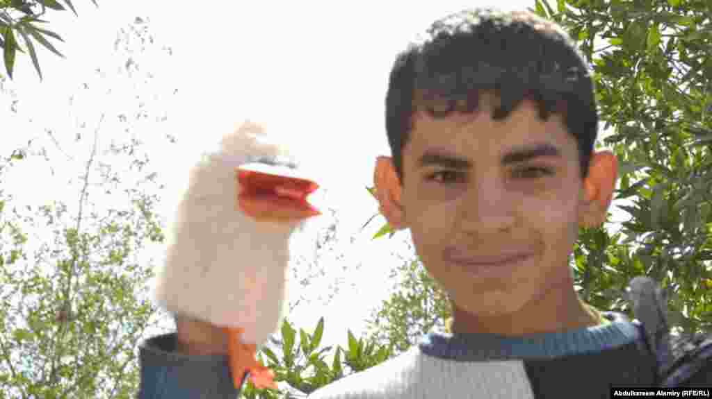 Гыйракның Басра шәһәрендә яшәүче 13 яшьлек Али Шакир Һәбиб инженер булырга һәм кешеләргә ярдәм итү өчен елгалар, сусаклагычлар төзергә тели.