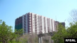 «Kolleksiyanın düz sinəsinin üstündə, bizim hasarla bitişik 4 dənə 17 mərtəbəli bina tikilir»