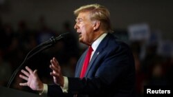 ԱՄՆ նախկին նախագահ և նախագահի թեկնածուի հանրապետական հավակնորդ Դոնալդ Թրամփը ելույթ է ունենում Հարավային Կարոլինայում քարոզարշավի ժամանակ, Քոնուեյ, 10-ը փետրվարի, 2024թ.