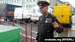 На варце – есаул з нагайкай