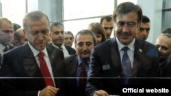 Президент Грузии Михаил Саакашвили (справа) и премьер-министр Турции Реджеп Эрдоган (архивное фото)