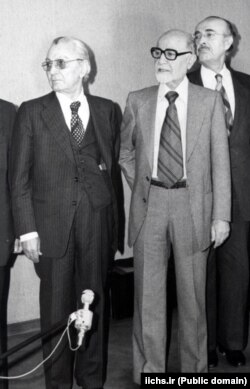 کریم سنجابی در کنار مهدی بازرگان و احمد صدر حاج‌سیدجوادی