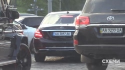 Maybach вчергове мав номерні знаки прикриття – і знову намагався оминути затор не за правилами