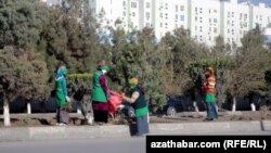 Субботник в Ашхабаде (архивное фото) 