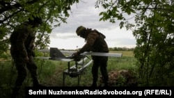Військовослужбовці 15-ї бригади НГУ «Кара-Даг» застосовують ударні FPV- «Дартс», Купʼянський напрямок, травень 2025 року