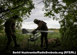 Військовослужбовці 15-ї бригади НГУ "Кара-даг" застосовують ударні FPV-дрони Darts. Купʼянський напрямок, травень 2025