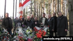 Каля магілы Міхаіла Жызьўскага