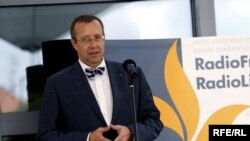 Азатлык радиосының яңа бинасын ачу тантанасына килгән кунаклар арасында Эстония президенты Тоомас Һендрик Илвес та бар иде