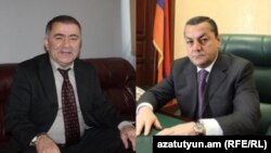 Մասիսում ՀՀԿ-ի տարածքային ցուցակով առաջադրված Մուրադ Մուրադյանը (ձ) և Արայիկ Գրիգորյանը: