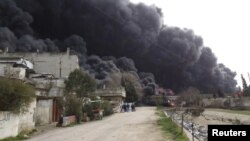 
Siriýadan gowuşýan maglumatlara görä, hökümet güýçleri oppozisiýanyň berkitme şäherleri bolan Homsy we Hamany gabawda saklamagy dowam etdirýärler.