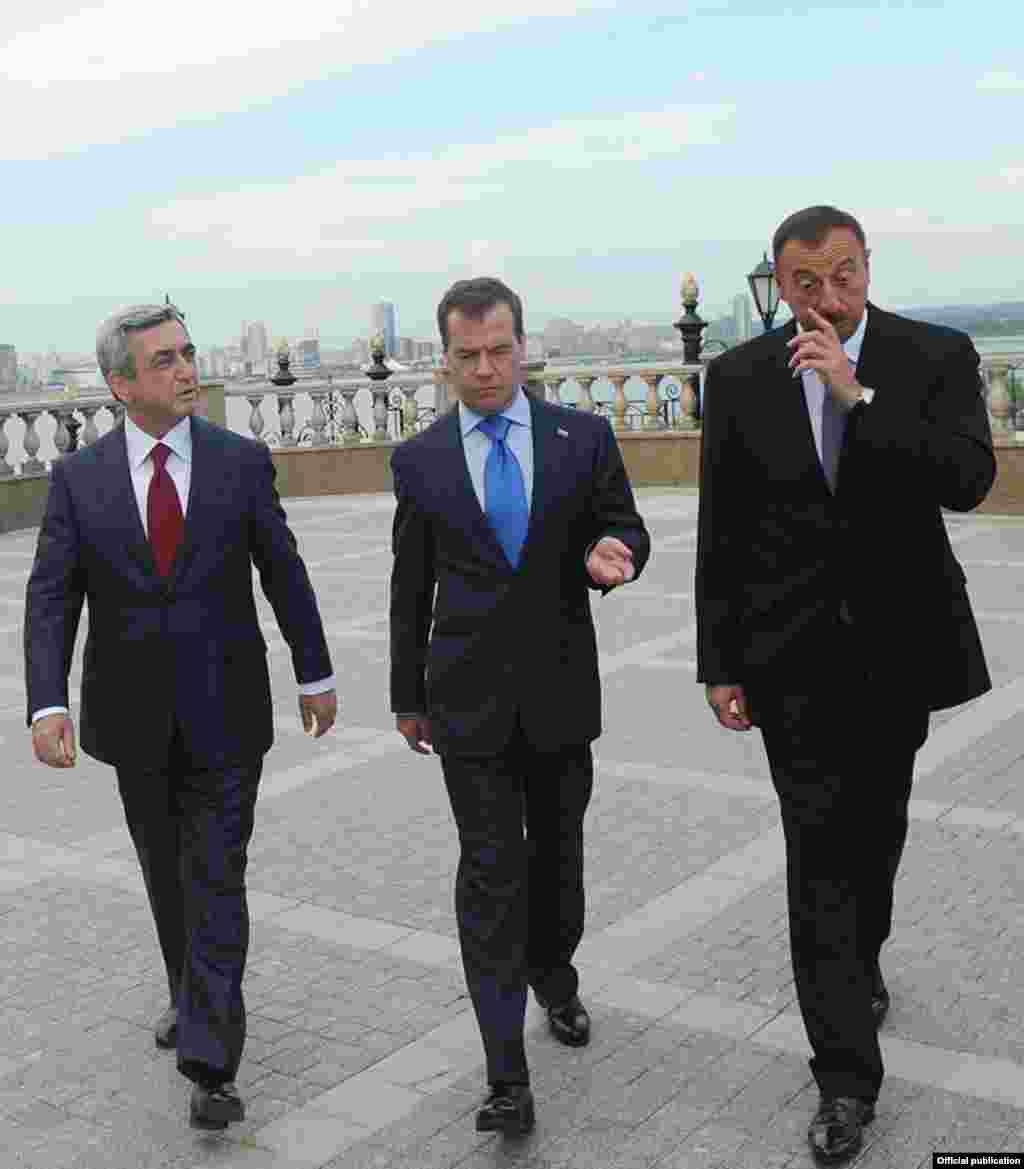 Россия -- Трехсторонняя встреча президентов России, Армении и  Азербайджана в Казани, 24 июня 2011 - Russia -- Trilateral meeting of Russian, Armenian and Azerbaijani presidents in Kazan, 24Jun2011