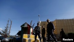 نمایی از ورودی سفارت ایتالیا در صنعا که روز جمعه تعطیل شد.