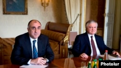 Министры иностранных дел Армении и Азербайджана, Эдвард Налбандян (справа) и Эльмар Мамедъяров (архив)