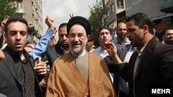 محمد خاتمی رییس جمهور پیشین ایران در جمع تظاهر کنندگان روز قدس در تهران.