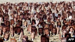 نصب تصاویری از بهائیانی که دستگاه قضایی جمهوری اسلامی آن‌ها را به زندان محکوم کرده است، در سواحل برزیل