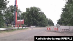 Блокпост по дорозі зі Сніжного в Луганськ