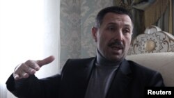 Абадиев Идрис -- ГIалгIайн парламентан хьалхалера депутат, Несар-гIалин йистерчу шен хIусамехь интервью луш, 16ГIу2011