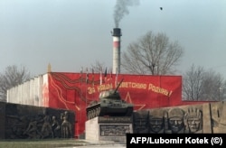 Савецкі помнік у Мілавіцах, 1990 год.