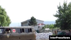 На пропускном пункте в Эргнети ни родственники, ни представители офиса Хаммарберга комментарии не давали