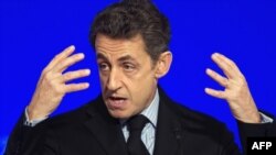 Перед тисячами своїх прибічників Саркозі закликав Євросоюз переглянути Шенгенську угоду