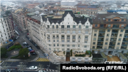 Будинок у Женеві, де міститься квартира Коломойського