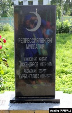 Чүмбәли, Хәйдәр Бигичев туган авылда таштакта