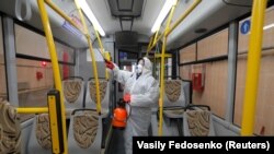 Дезінфекція автобусу в Білорусі, 6 березня 2020 року