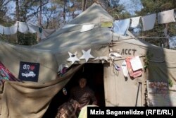 Весна 2014-го, палатка активистов в парке Ваке