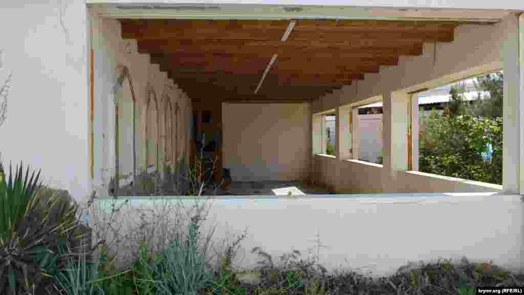 Baqımsız qurulıp bitirilmege kafe