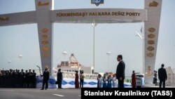 Президент Туркменистана Гурбангулы Бердымухамедов на открытии морского порта Туркменбаши на Каспии. 2 мая 2018 года.
