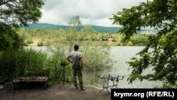 Рибалка на ставку в долині річки Улу-Узень. Алушта, архівне фото