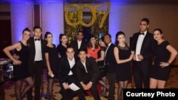 Мансур Дохадагы достору менен.