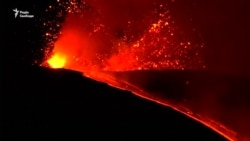Видовищне виверження Етни освітило небо над Сицилією – відео