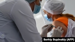 Переважна більшість випадків (92,8%) – це несерйозні побічні реакції, повідомили у центрі