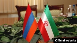 Հայաստանի և Իրանի դրոշները, արխիվ