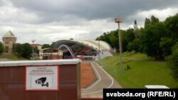 Галоўная канцэртная пляцоўка, дзе перад канцэртамі міліцыя абшуквае гледачоў