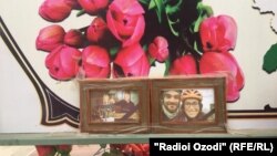 Мемориальная доска на месте нападения на велотуристов