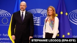Прем’єр-міністр Денис Шмигаль і президентка Європарламенту Роберта Мецола, архівне фото