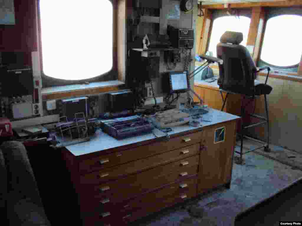 Майже 11 місяців судно «Василіос N» під грузинським прапором перебувало під арештом у лівійському порту Місураті. За словами членів екіпажу, серед яких і троє українців та один азербайджанець, увесь цей час вони не отримували допомоги від своїх держав. У моряків не було їжі та одягу. Вижити їм вдалося завдяки приватній допомозі моряків із інших суден, зокрема й українських та російських. Їжею слугувала риба, яку вдалося виловити в морі. Наприкінці 2010 року на борту сталася аварія через підпал судна. В результаті – комунікаційна система вийшла з ладу, навігаційні прилади були знищені.