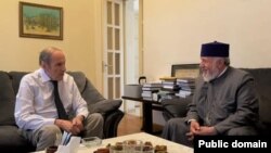 Armenia - Former President Levon Ter-Petrosian hosts Catholicos of All Armenians Garegin II at his home, Yerevan, June 25, 2025.